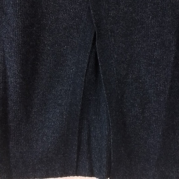 Abercrombie & Fitch Split Back Knit Sweater Size Medium in Dark Denim‎ Blue - Picture 8 of 10